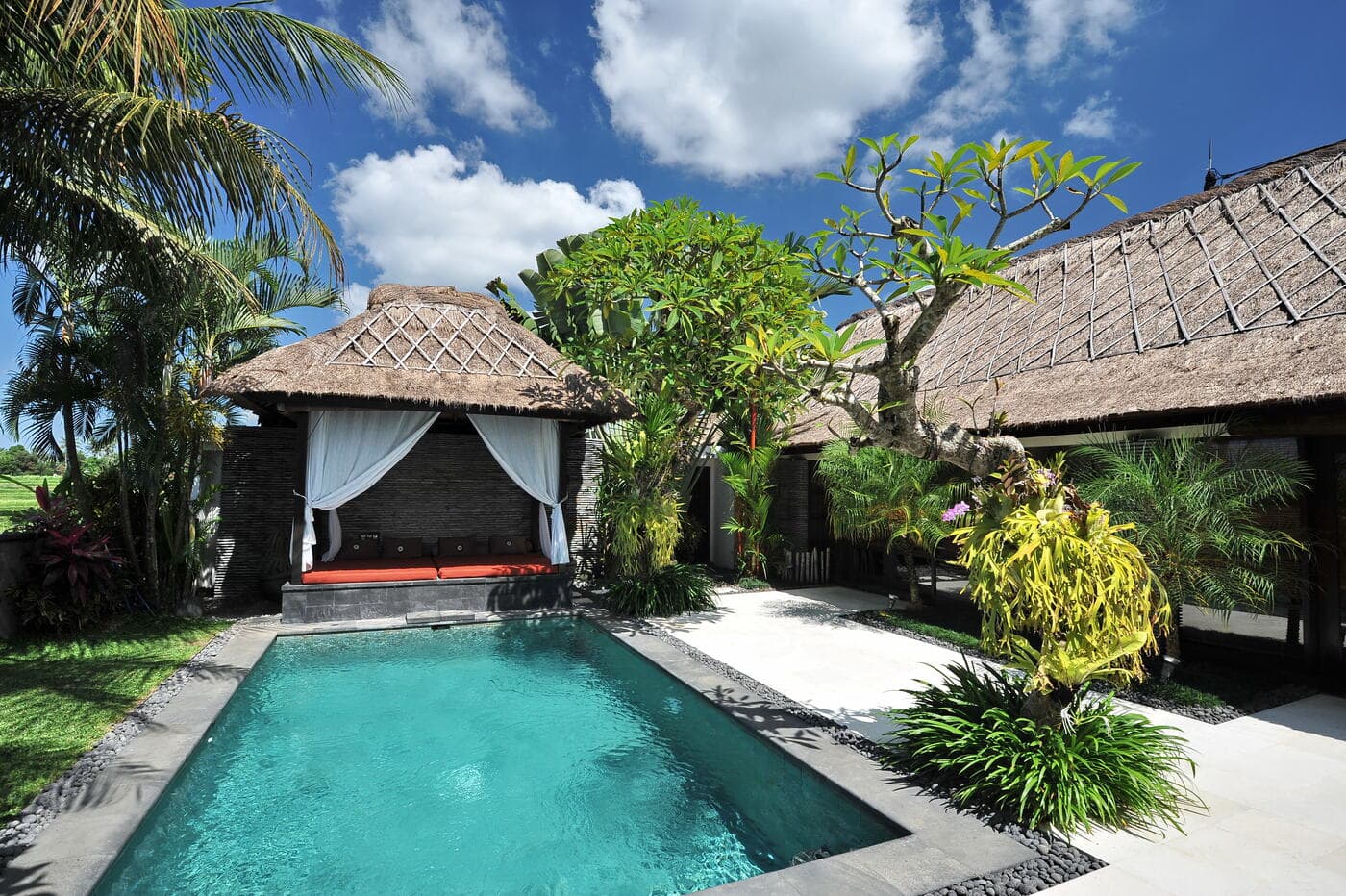 Бассейн и сала виллы — Nai Harn Private Pool Villas
